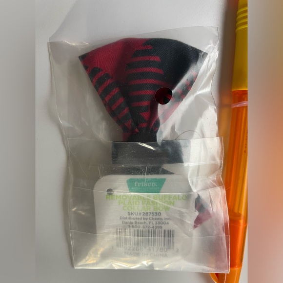 Red & black pet bow tie - Picture 3 of 3